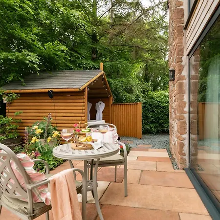 Dom wakacyjny Daisy Cottage, Dalston, Peaceful, Rural Setting With Garden & Hot Tub Carlisle (Cumbria)